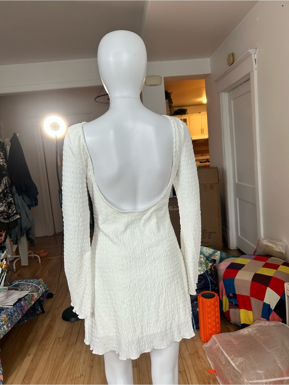Women's Backless Dresses - Picture 3 of 5